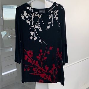 Chico’s Travelers top. Black. EUC